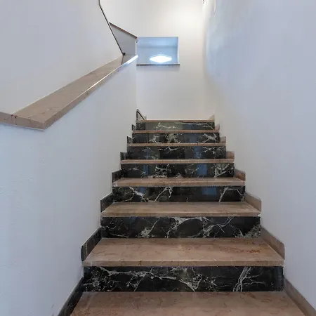 Hesa House Гостевой дом 3*